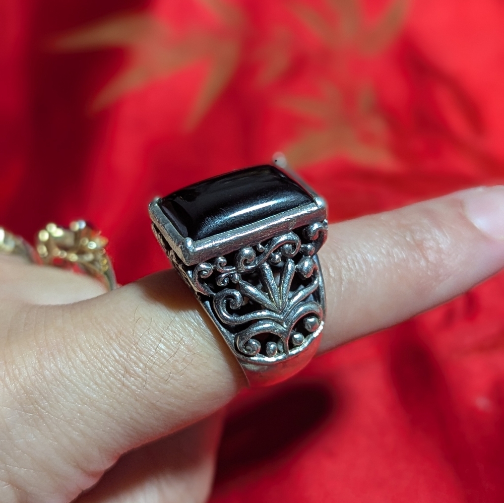 VINTAGE BARSE STERLING SILVER AND ONYX LARGE COCKTAIL RING - Picture 7 of 7